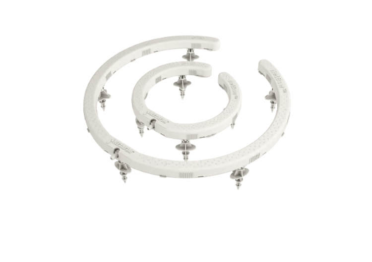 Twee NetBow™ druppelirrigatieringen in verschillende diameters voor containerteelt